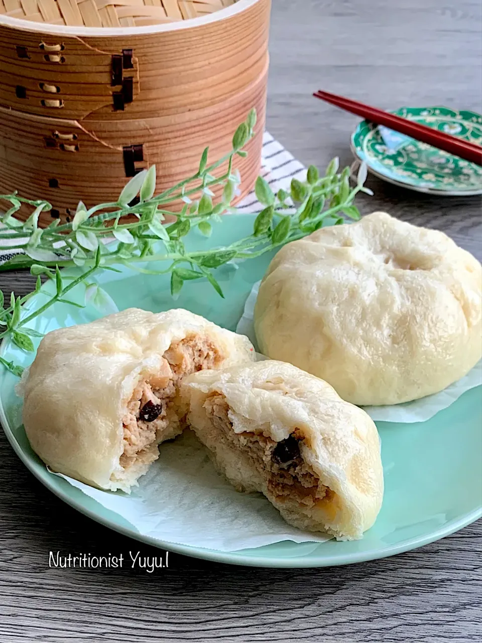 Snapdishの料理写真:玉ねぎ・椎茸・筍ゴロゴロの肉まん|ゆーこどんさん