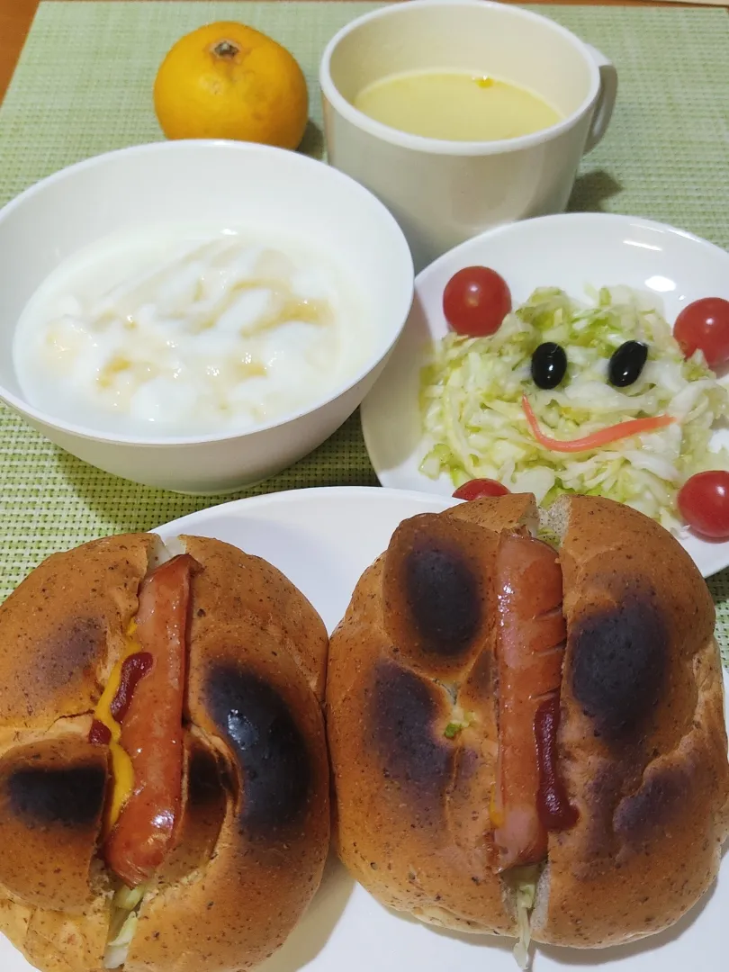 胚芽ロールパンの効果

昨日血圧を測ってみたら、思いがけず数値が高いことに驚きました。
日頃の飲酒と寝不足が原因なのでしょうか。
小麦胚芽で血液がサラサラになることを期待しますが、やはり飲酒の習慣をなんとかしなくちゃね。|Rピージャーさん