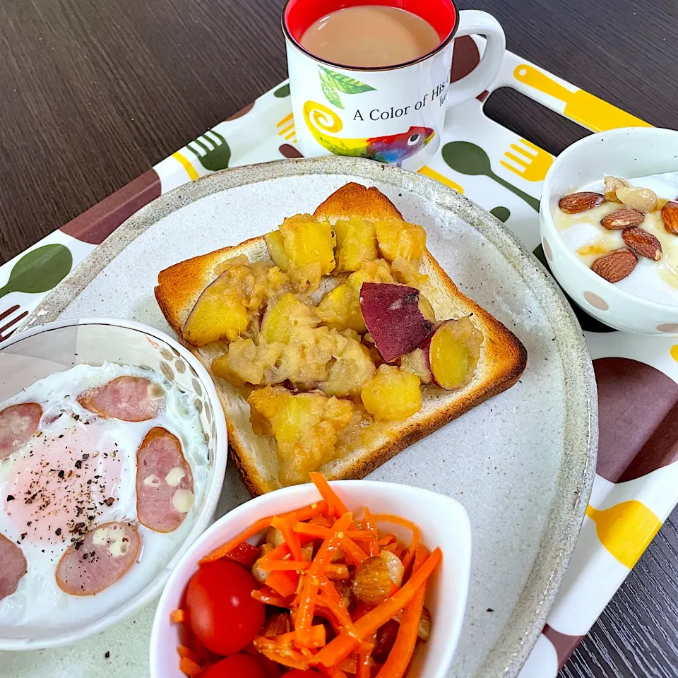 Snapdishの料理写真:11/6朝ご飯：林檎とさつまいものトースト|ななみんさん