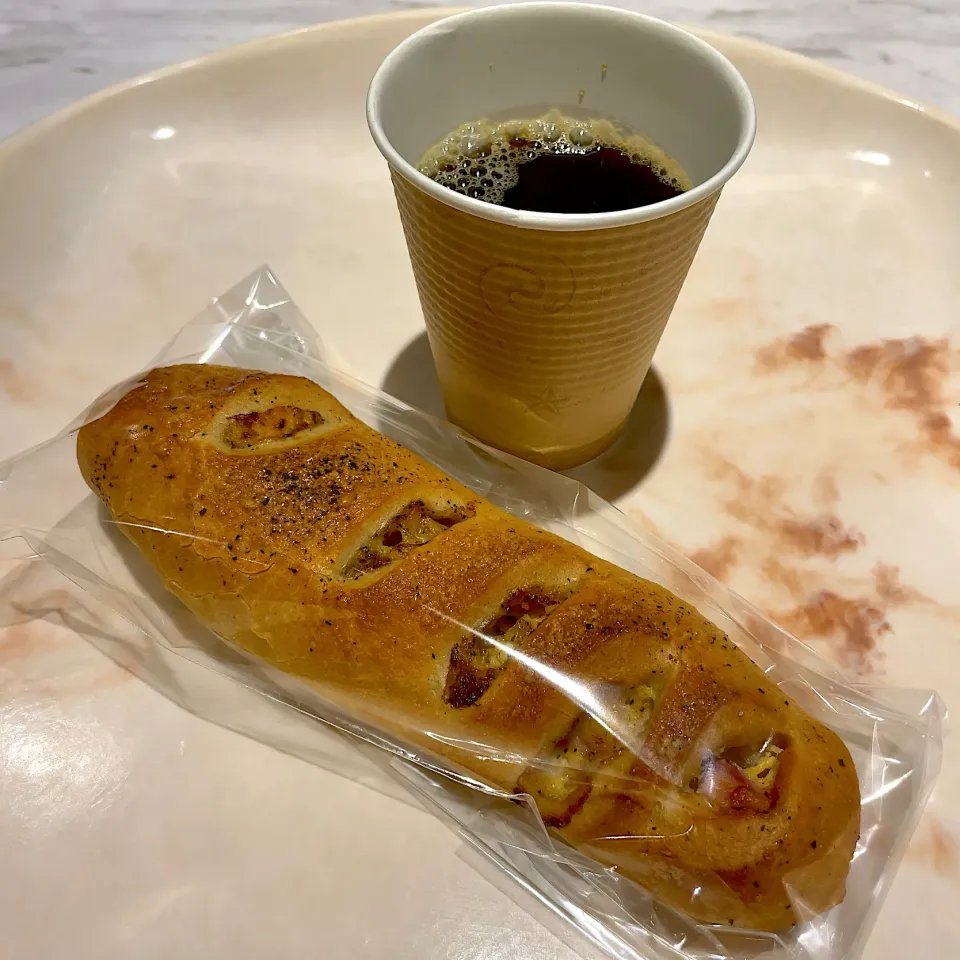 Snapdishの料理写真:追いペッパーのカル棒ナーラ w/ ホットコーヒー|T. Wonderさん