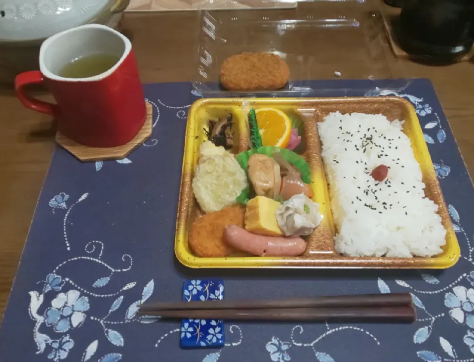 幕の内弁当(どんどん弁当。昼飯)|enarinさん