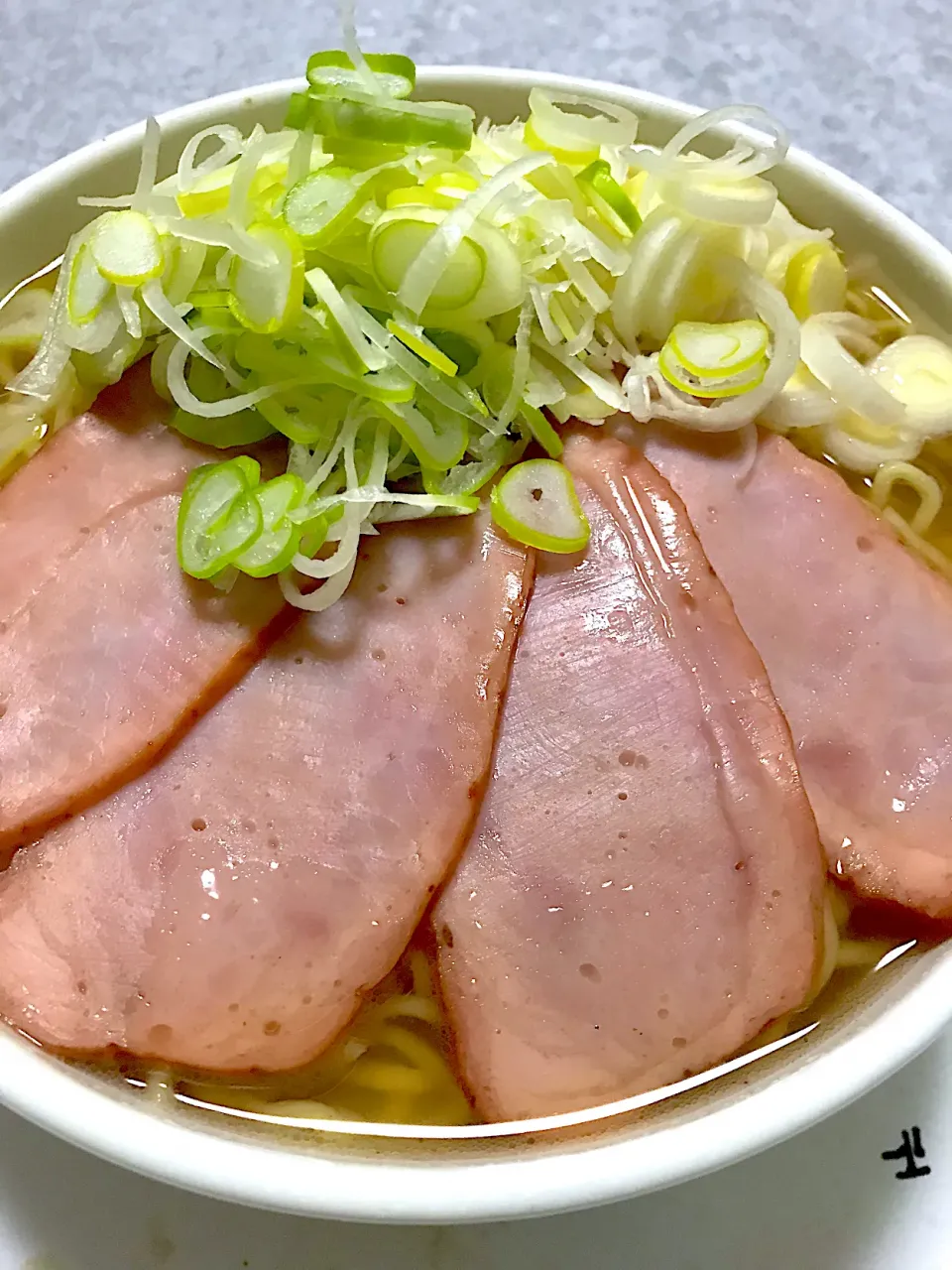 Snapdishの料理写真:大蒜醤油チキンラーメン|ひらけごま@たかさん