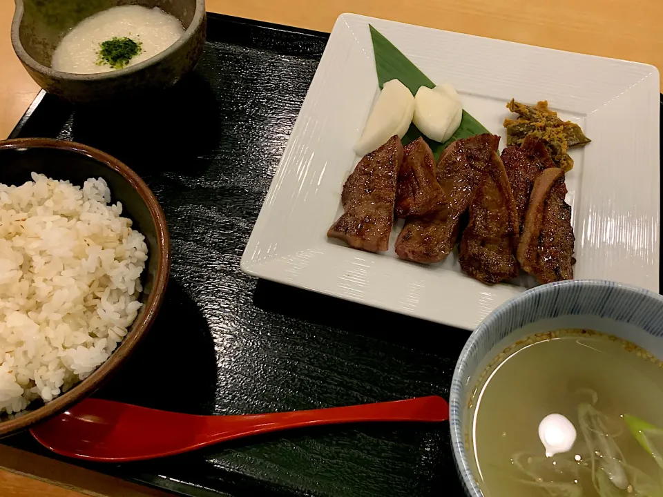 Snapdishの料理写真:牛タン定食|プリンさん