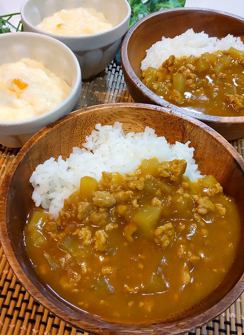 Snapdishの料理写真:大根カレーとフルーチェ|ポコさん