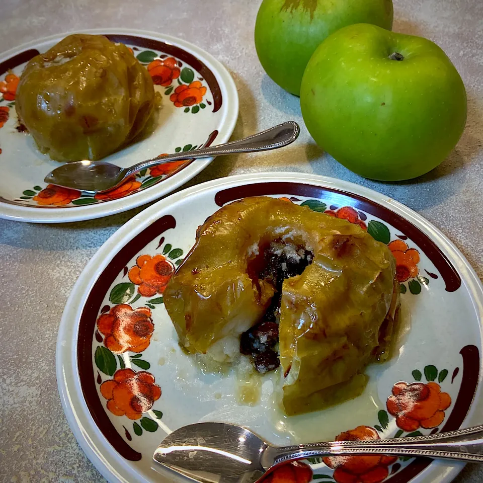 Snapdishの料理写真:ブラムリーアップル🍏の焼きりんご|ゆきゆきゆっきぃさん