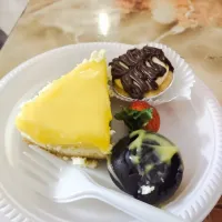 cheese cake and chocolate tart|Steven Chuahさん