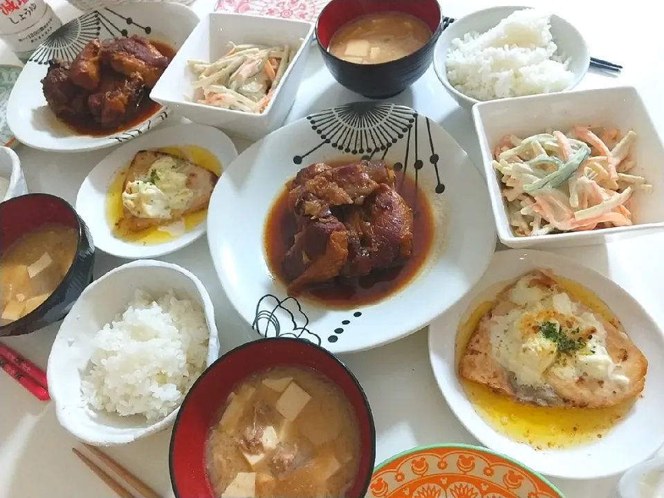 夕食(*^^*)
スペアリブ煮
カジキのバターソテー(モッツァレラチーズのせ)
ごぼうサラダ
豚汁|プリン☆さん