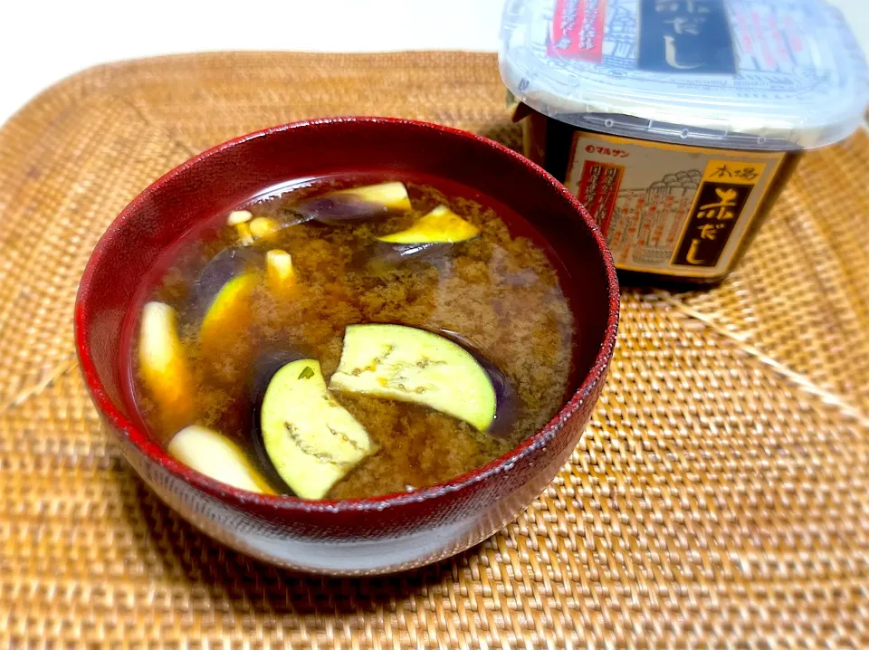 Snapdishの料理写真:料亭の赤だし使ってお味噌汁作ってみた|Noriyuki Saitoさん