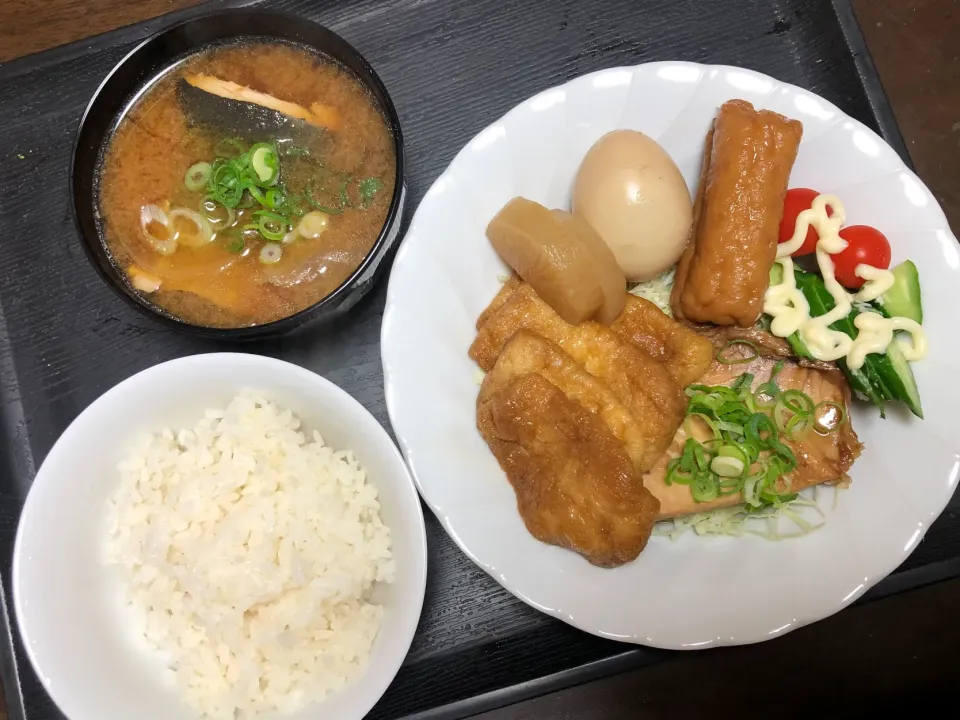 Snapdishの料理写真:朝ご飯！ハマチの照焼&ハマチのあら汁|まちゃさん