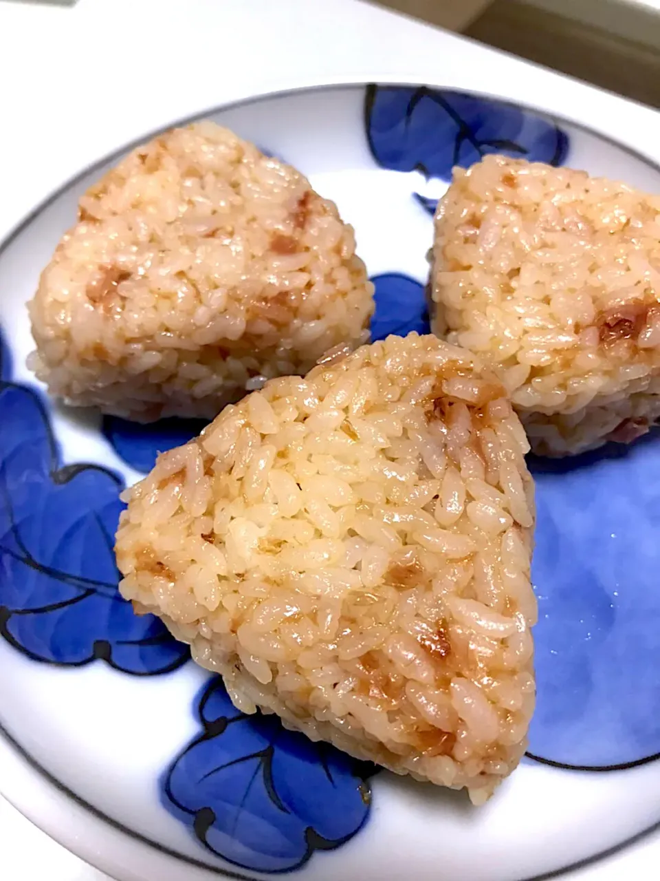 かつお節、しょうゆおにぎり🍙|かずさん