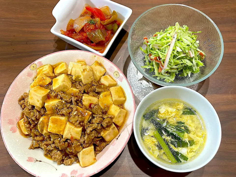 麻婆豆腐丼　ニラと鶏ひき肉のかき玉スープ　キャベツとカニカマのコールスローサラダ　カポナータ|おさむん17さん