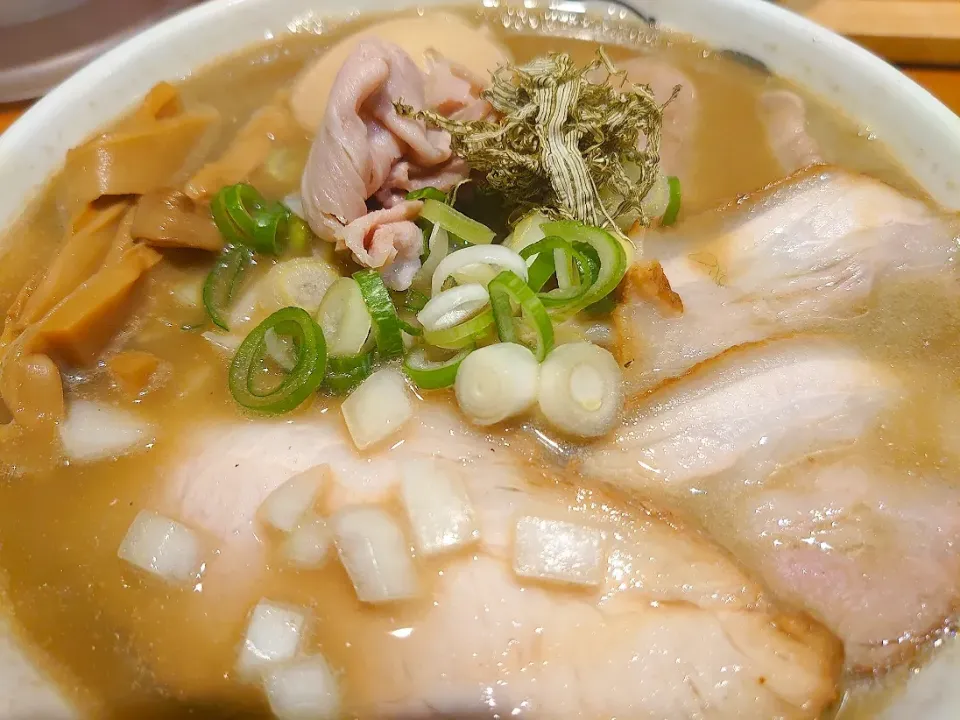 【2023/1/16までの期間限定店舗】
自家製麺 中華そば ひらこ屋
東京ラーメンストリート店
濃口特製煮干そば
＠東京1分
22238|大脇さん