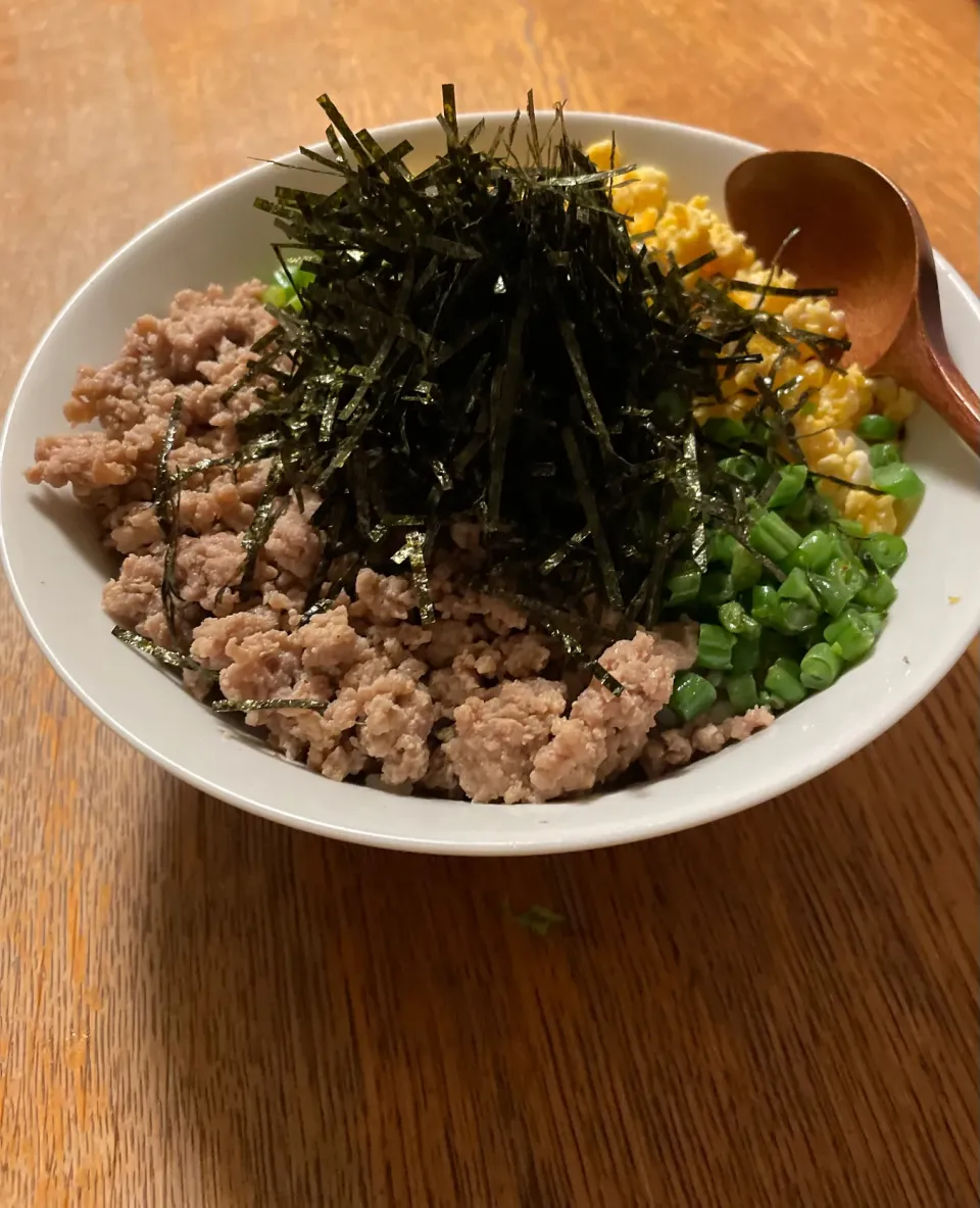 Snapdishの料理写真:そぼろ丼刻みのり1パックのせ！|sonokoさん