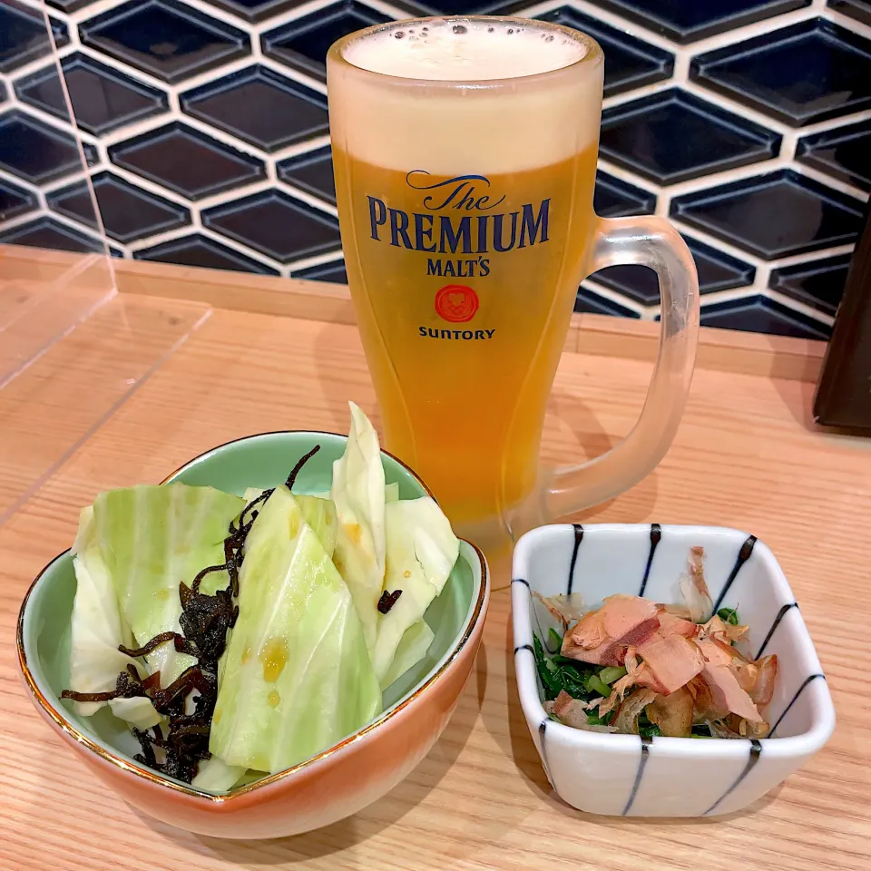 Snapdishの料理写真:生ビール w/ お通し|T. Wonderさん