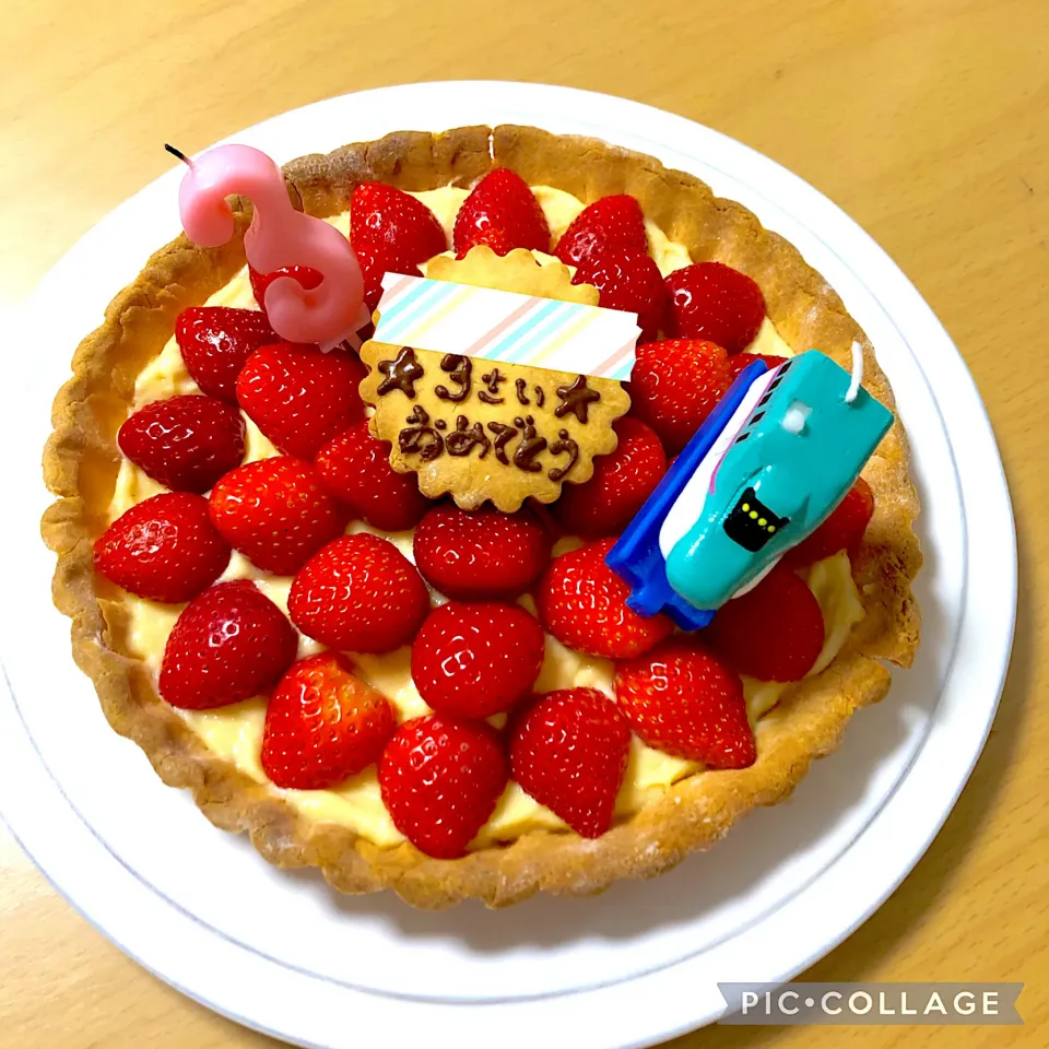 ♡3歳バースデー♡苺のタルト🍓|みきのキッチン＊*さん