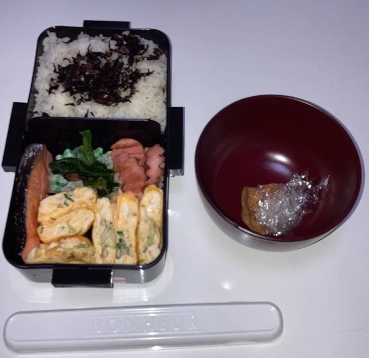 Snapdishの料理写真:パパ弁☆ソーセージ炒め☆ほうれん草のお浸し☆葱卵焼き☆鮭☆みそ玉|Saharaさん