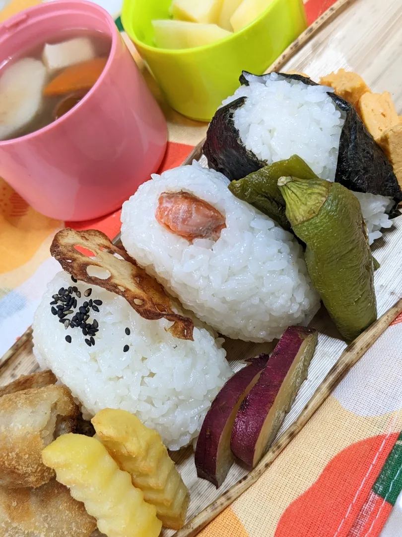 Snapdishの料理写真:そのまんま、おにぎり弁当〜。|f.1125beさん