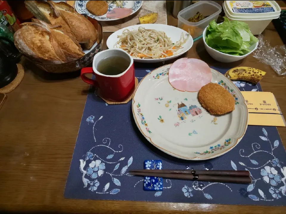 サンドイッチと辛い野菜炒め(昼飯)|enarinさん