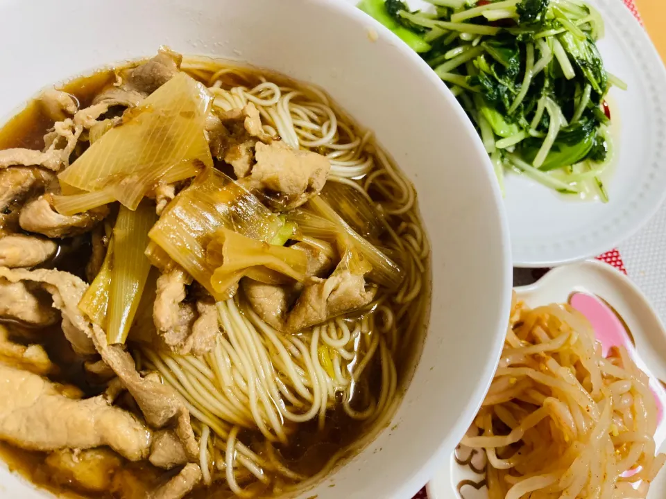 Snapdishの料理写真:【夏のそうめん使い切り】豚肉そうめん　青菜炒め|飛鳥さん