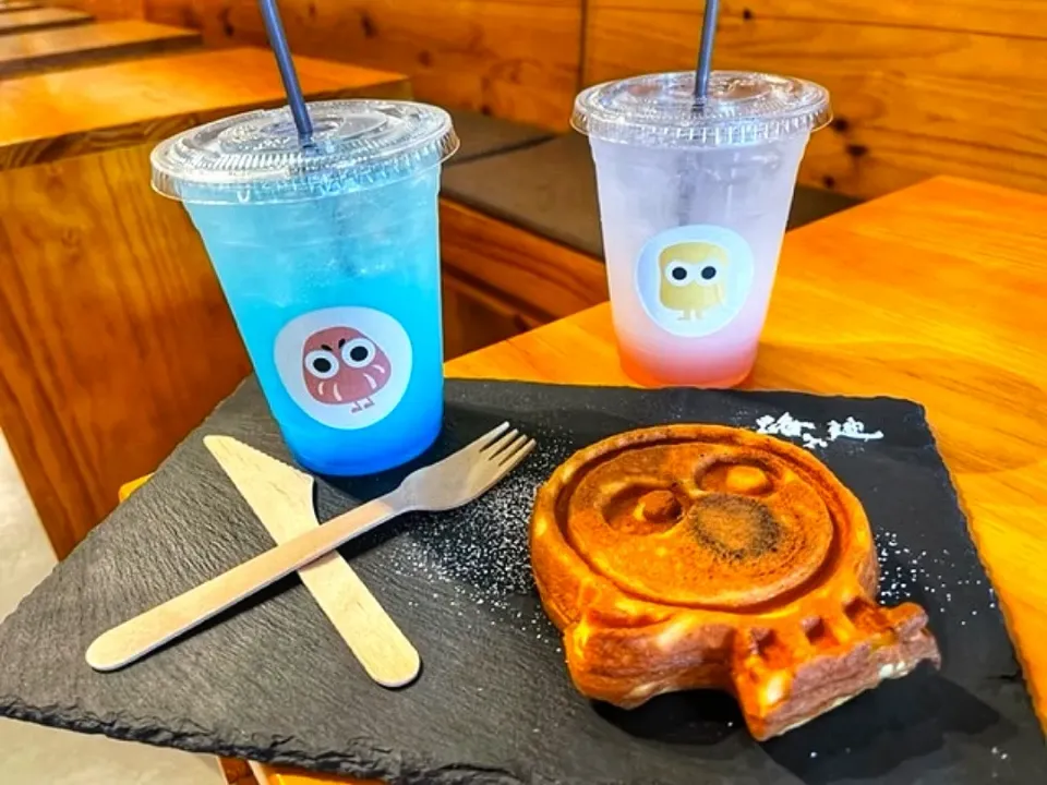 Original Monster Waffle & drinks.|The Wandering Foodudesさん