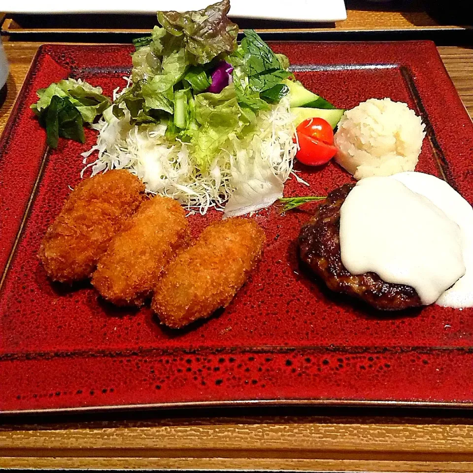 Snapdishの料理写真:牡蠣フライとチーズハンバーグランチ|noooさん