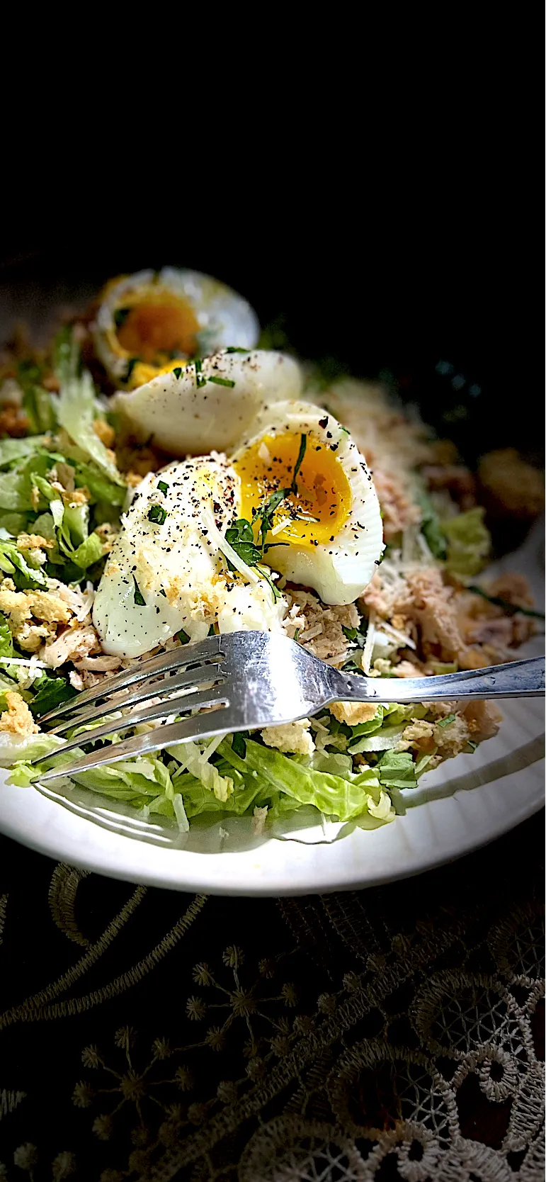 Chopped wild salmon Caesar salad with garlic Parmesan crouton crumble|chimpmunkeeさん