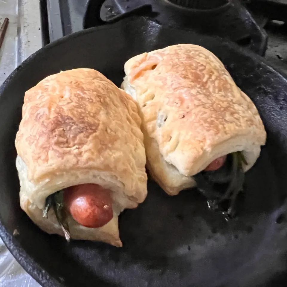 お土産ウインナーと貰ったほうれん草のパイ|ミカさん