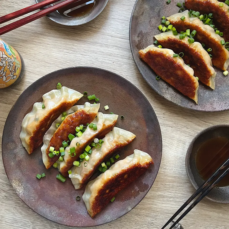 野菜ぽんずで食べる王餃子 왕만두|まる(丸大豆)さん