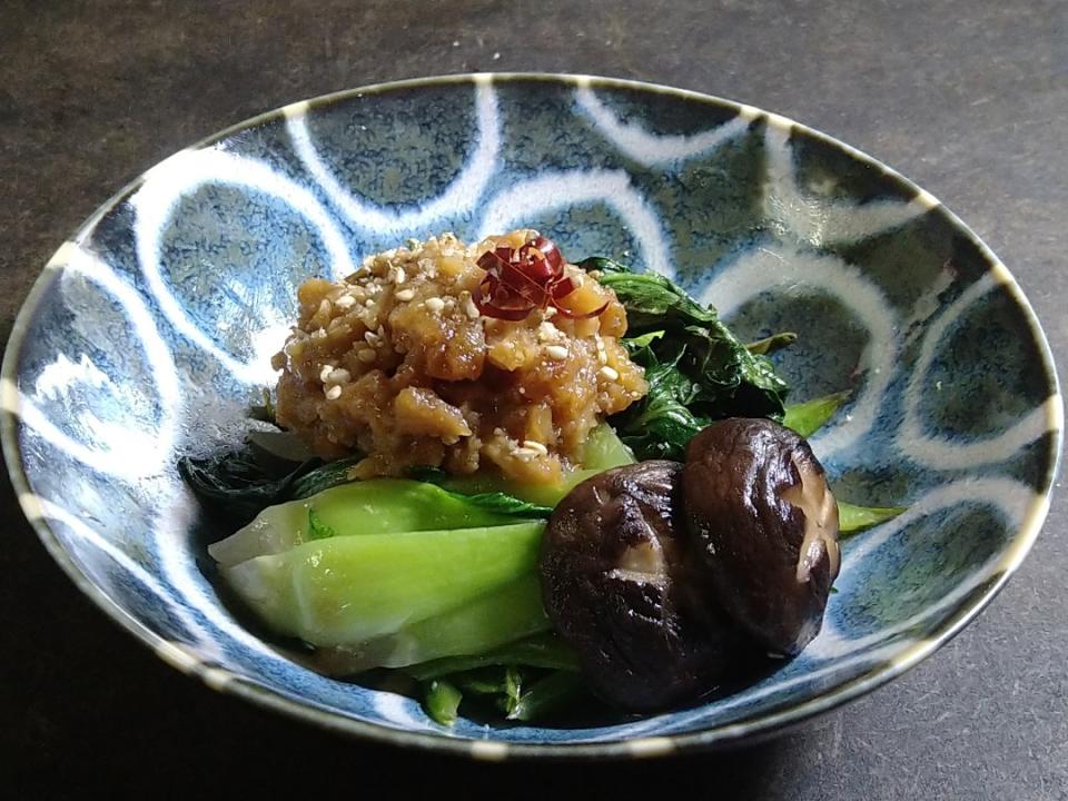 焼き青梗菜と肉味噌