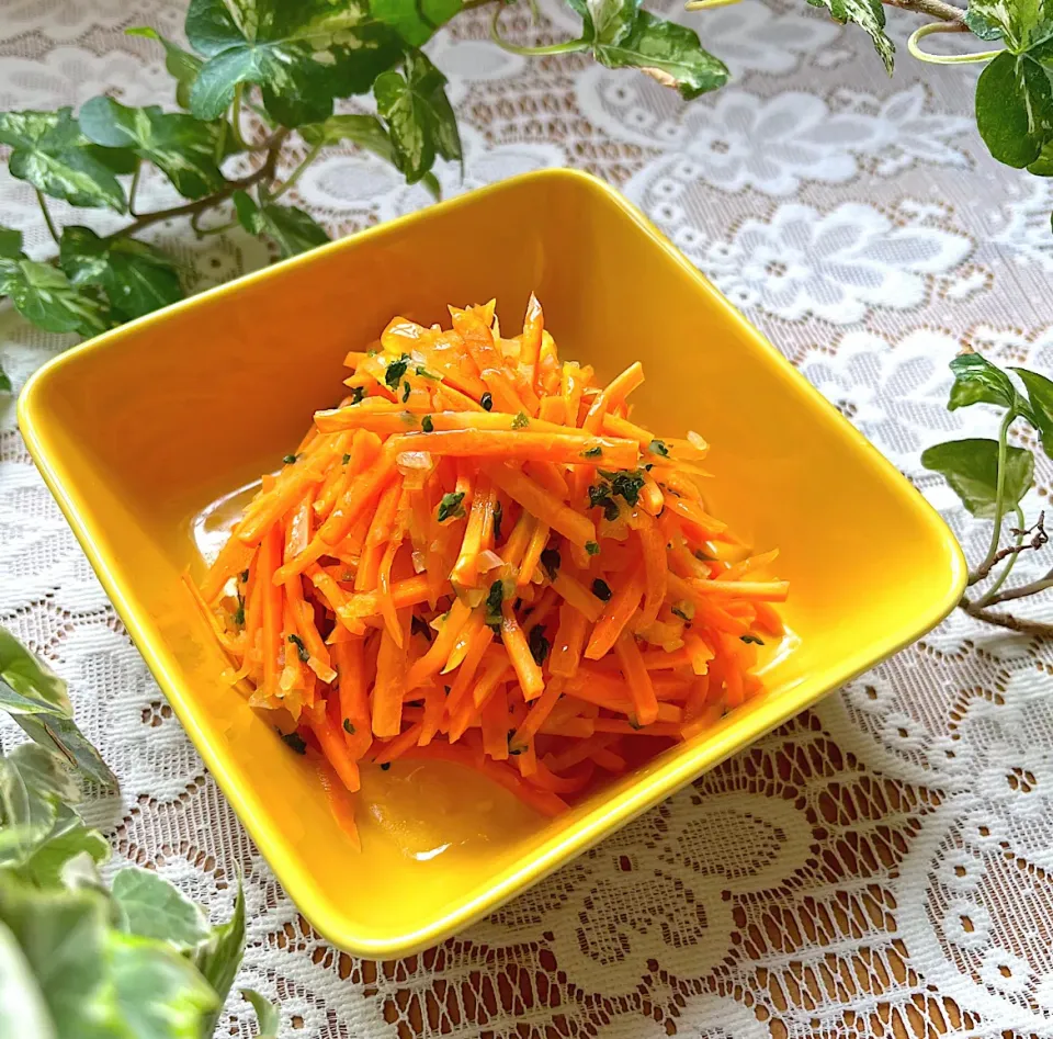 🥕🥗キャロットラペとは違う我が家の定番 人参サラダ🥕🥗|Hollyさん