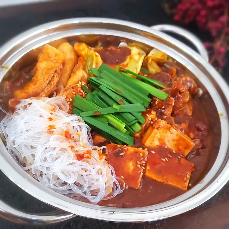 ピリ辛麻婆豆腐鍋( ˙▿˙　)トロミがいいのよ。|まぁさん