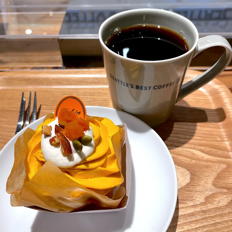 Snapdishの料理写真:かぼちゃのモンブラン w/ ドリップコーヒー|T. Wonderさん