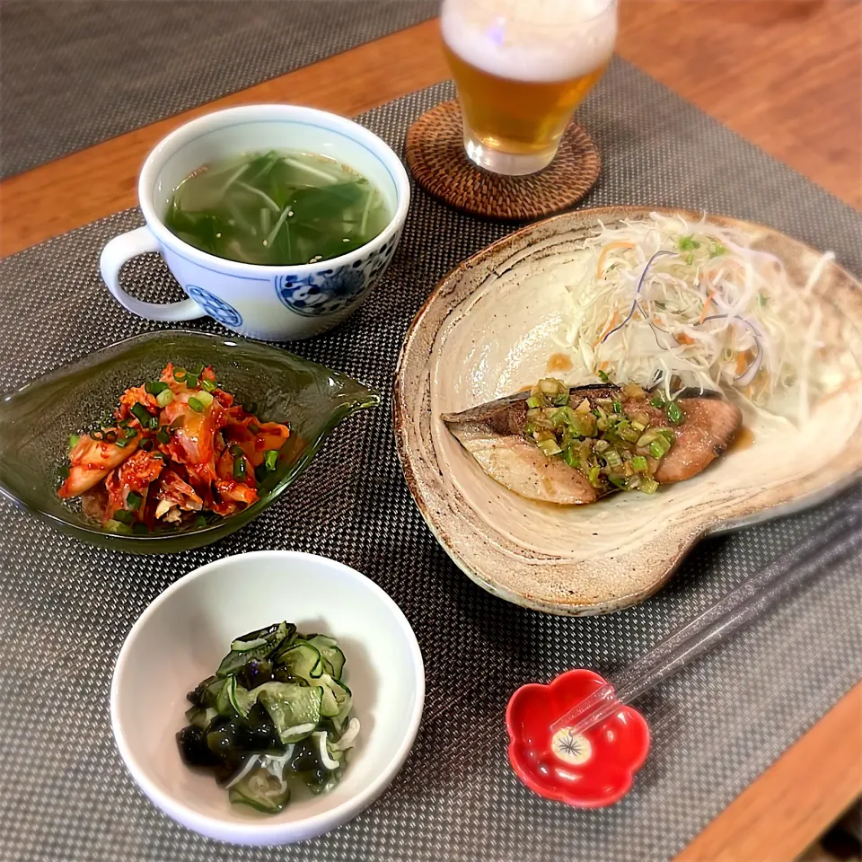 ブリステーキ
しらすとわかめ、きゅうりの酢のもの
さば味噌煮缶のキムチ和え
水菜のスープ|𓇼 Ⓢ Ⓗ Ⓘ Ⓝ Ⓞ Ⓑ Ⓤ 𓇼さん