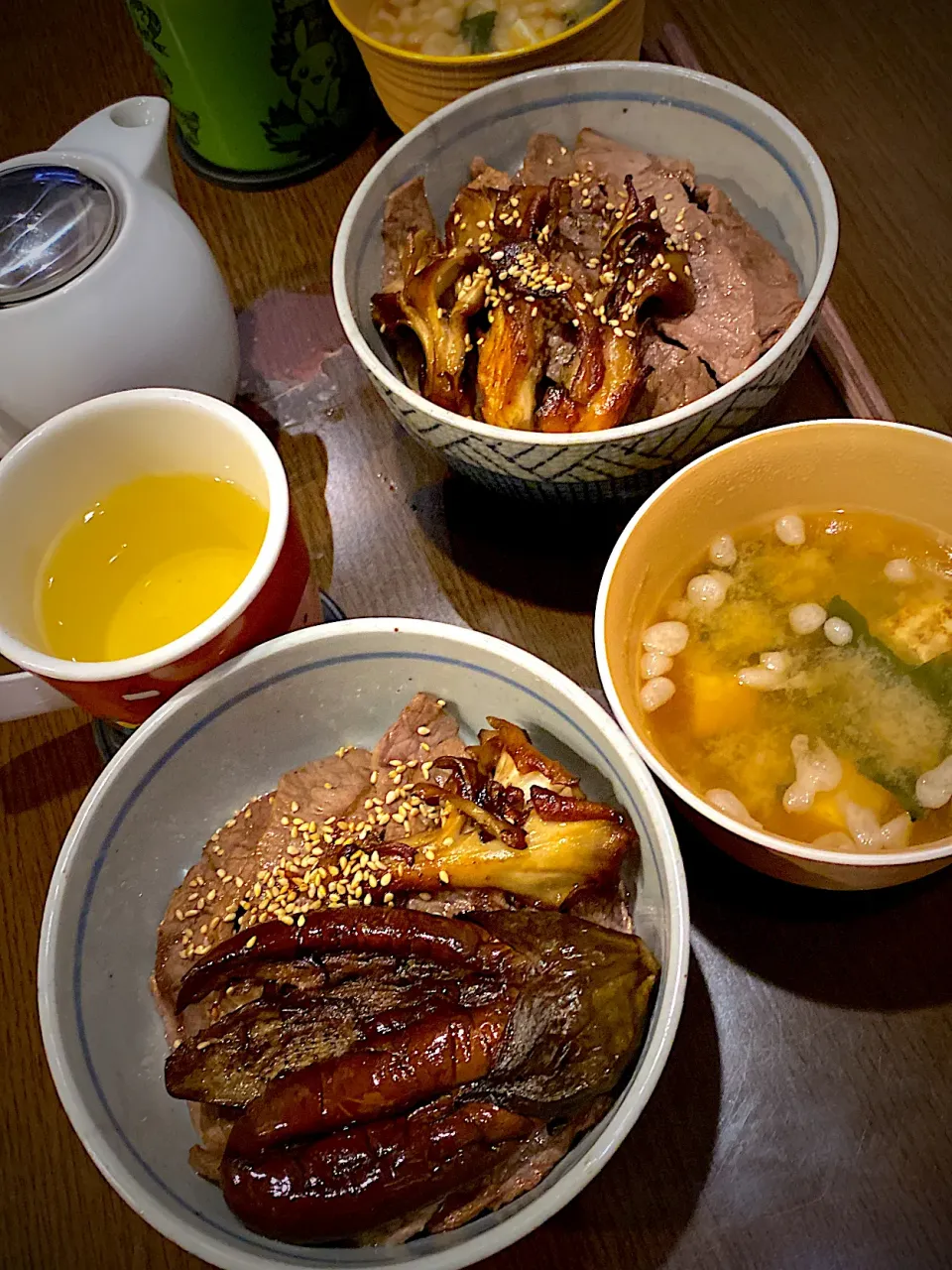 牛ミスジ焼肉丼　舞茸　茄子　焼き海苔　わかめと豆腐のお味噌汁　お茶|ch＊K*∀o(^^*)♪さん