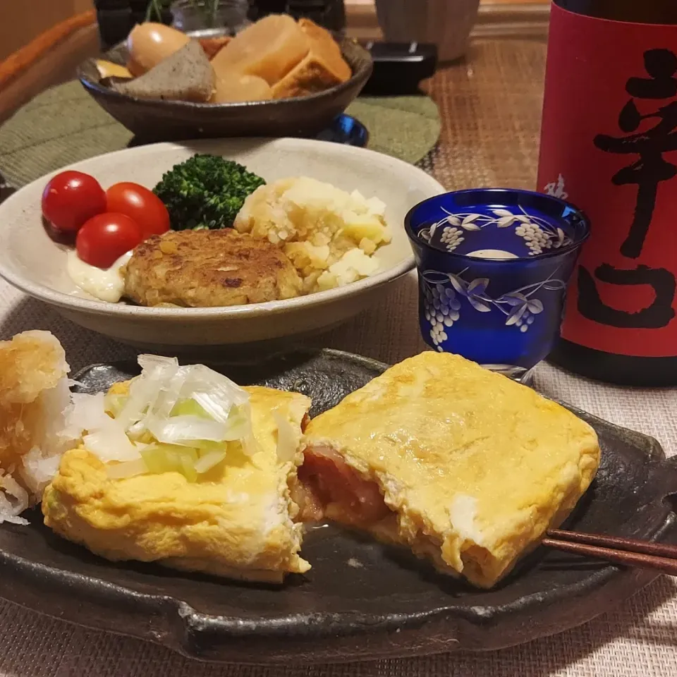 Snapdishの料理写真:明太だし巻き&和風ハンバーグ&昨夜残りおでん🍢🍺🍶|miyuki🌱さん