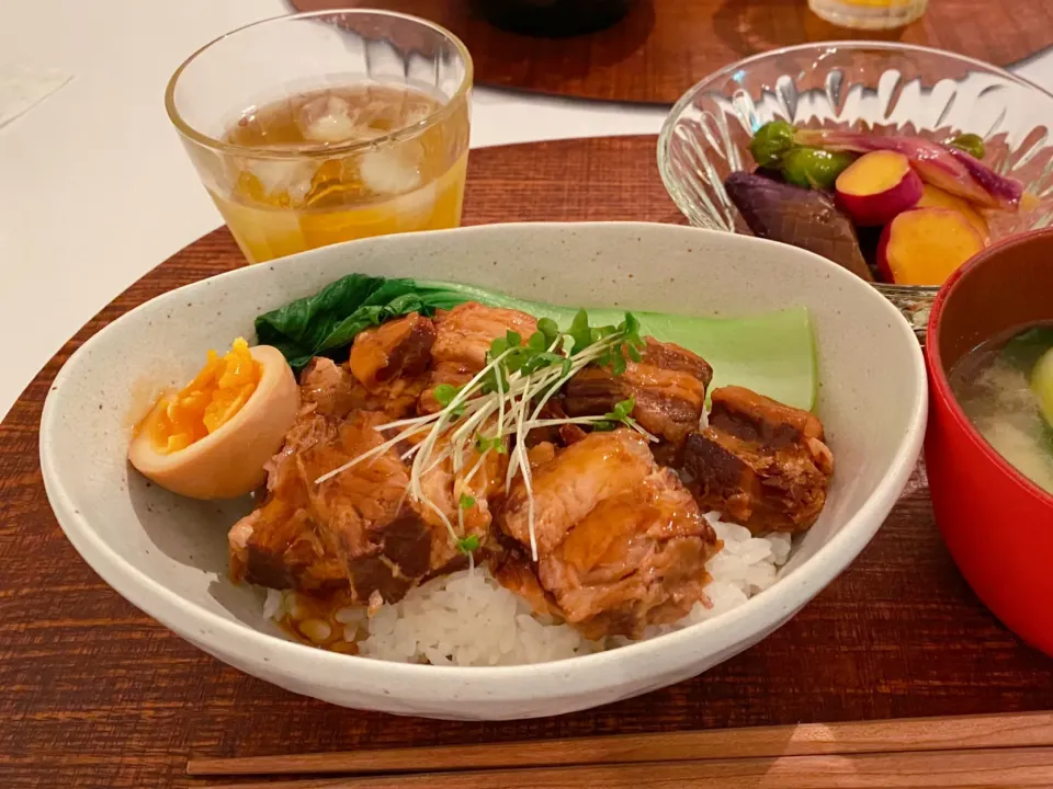 とろっとろ〜な角煮丼♡🤤|はる꒰(๑´•.̫ • `๑)꒱さん