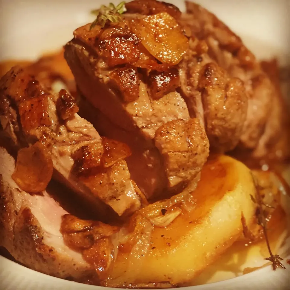 Snapdishの料理写真:Dinner ! Dinner !  
Pan Seared Duck Breast in Butter , Garlic & Fresh Thyme , cracked pepper 
With h Sautéed Sliced Potatoes &  Onions  #duck #sauteed #homecook|Emanuel Hayashiさん