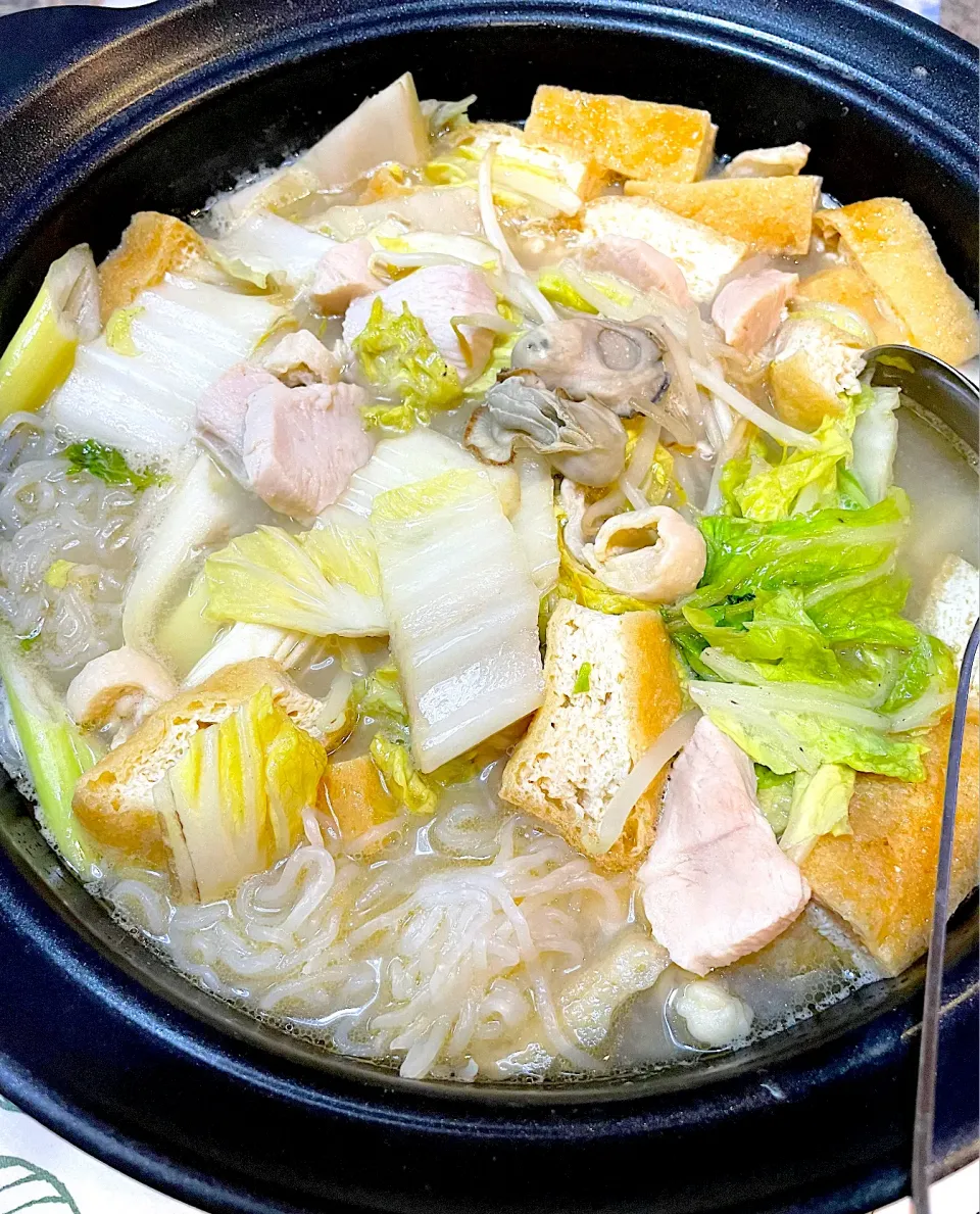 鶏むね肉、厚揚げ、牡蠣の薄味みそ鍋〜🤗💕✨|てるみさん