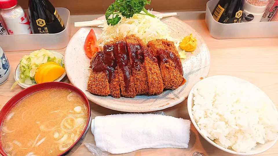 丸八のヒレカツ定食|かねやんさん