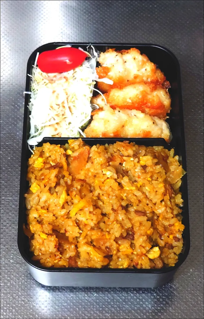 チーズinチキンナゲットとカレーピラフ弁当|黒川克博さん