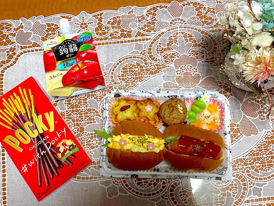 Snapdishの料理写真:2022.11.11のポッキーの日は普通のサンドイッチ弁当⭐️|makoさん