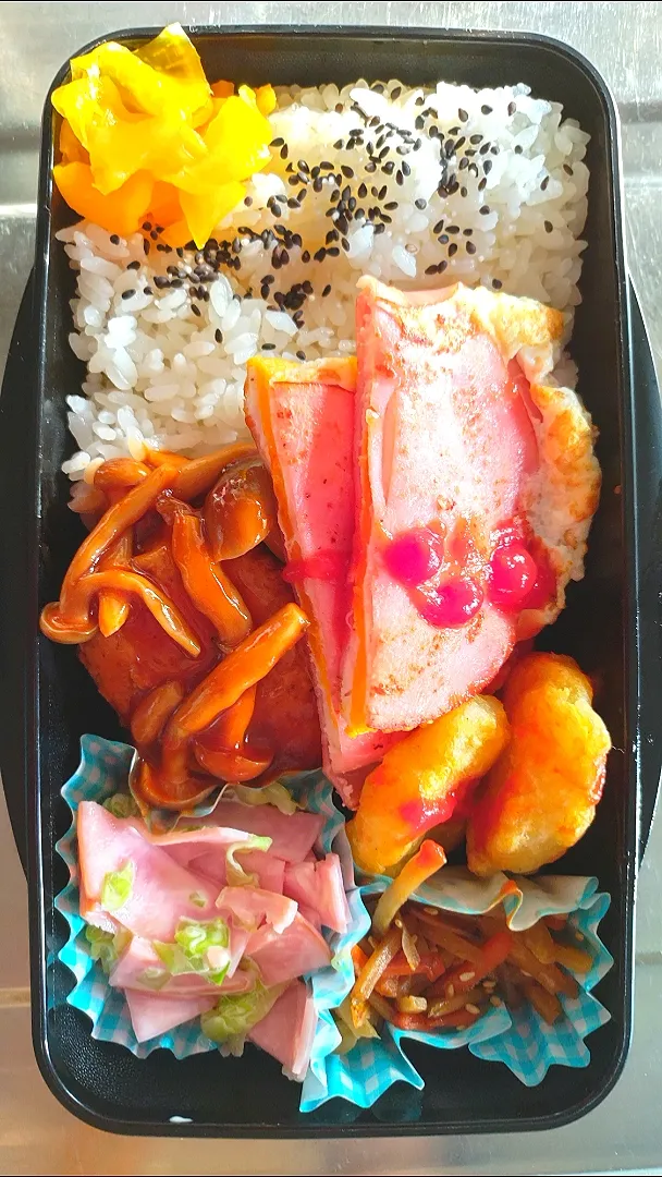 旦那弁当　2022/11/11

デミハンバーグ
ハムエッグ
ハッシュドポテト
きんぴらごぼう
キャベツとハムのマヨあえ|ユキヨメ♪さん