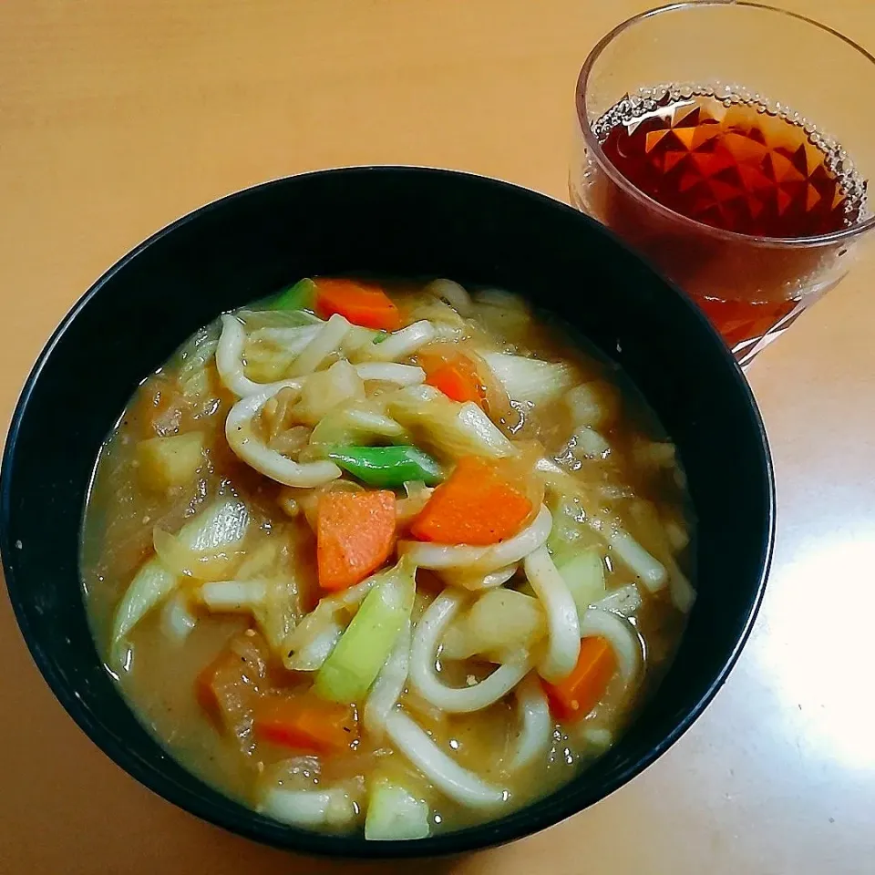 🍛残ったカレーでカレーうどん🥢|かきぴーさん