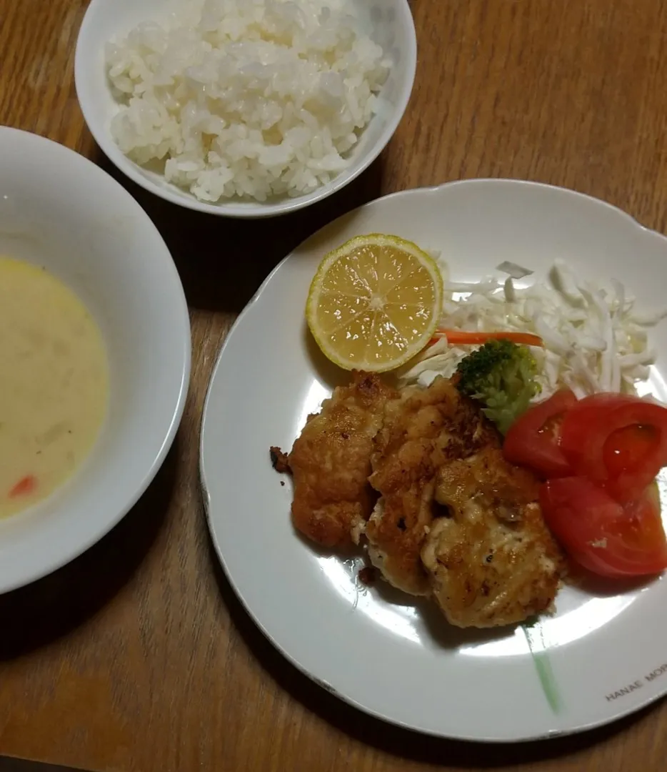 Snapdishの料理写真:豆腐ナゲト
豆腐　鶏ひき肉　
シチュー|みやちゃんさん