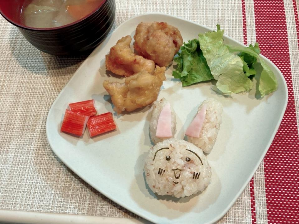 おにぎりと唐揚げ
