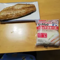 Snapdishの料理写真:朝ごはんにランチパックとお魚を食べました美味しかったです|市川真希さん