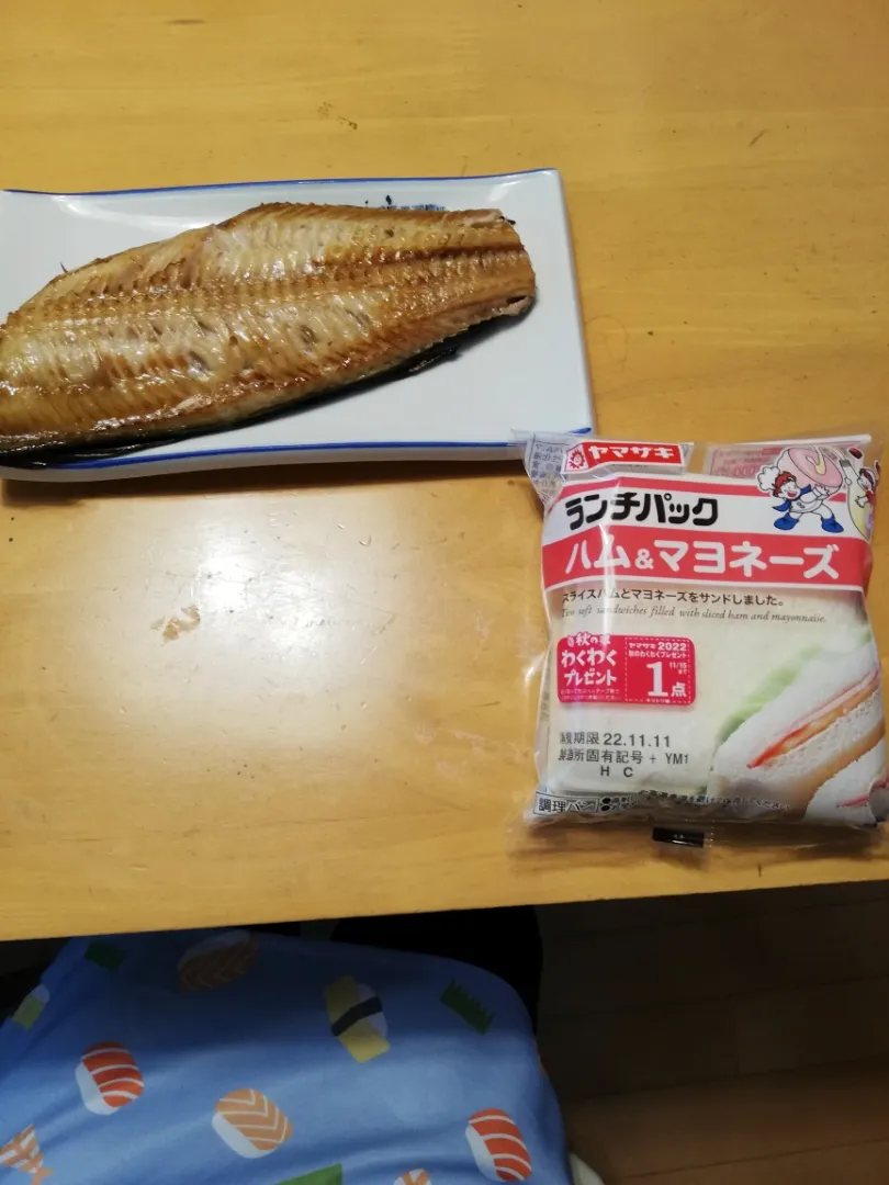 朝ごはんにランチパックとお魚を食べました美味しかったです|市川真希さん