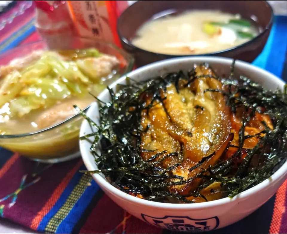 上なす蒲焼(小丼)
五香辣油煮(鶏もも×甘藍)
京ねぎ白味噌汁|マギーさん