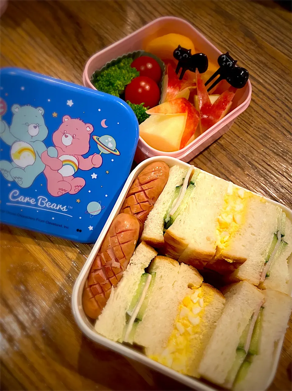 サンドイッチ弁当🍱燻製屋熟成あらびきポークウインナー|まーさん