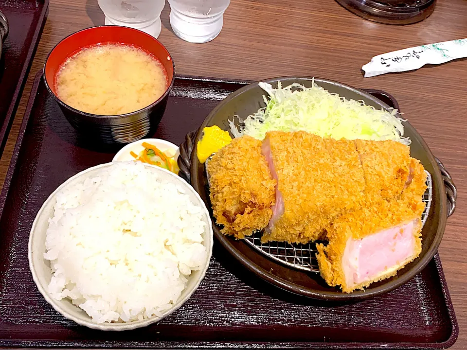 極厚ロースカツ定食@肉屋食堂たけうち|yumyum😋さん